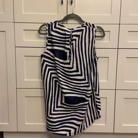 Lightweight flowy tank - Picture 2 of 2